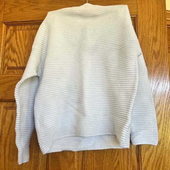 H&M Basic - Textured Knit Sweater - Picture 3 of 3